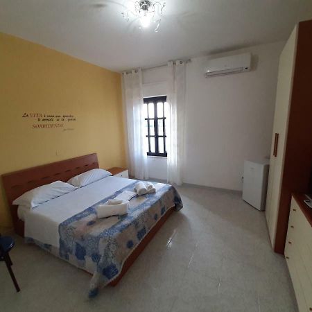 Il Casale Di Zi'Leo Bed & Breakfast Кампомарино Екстериор снимка