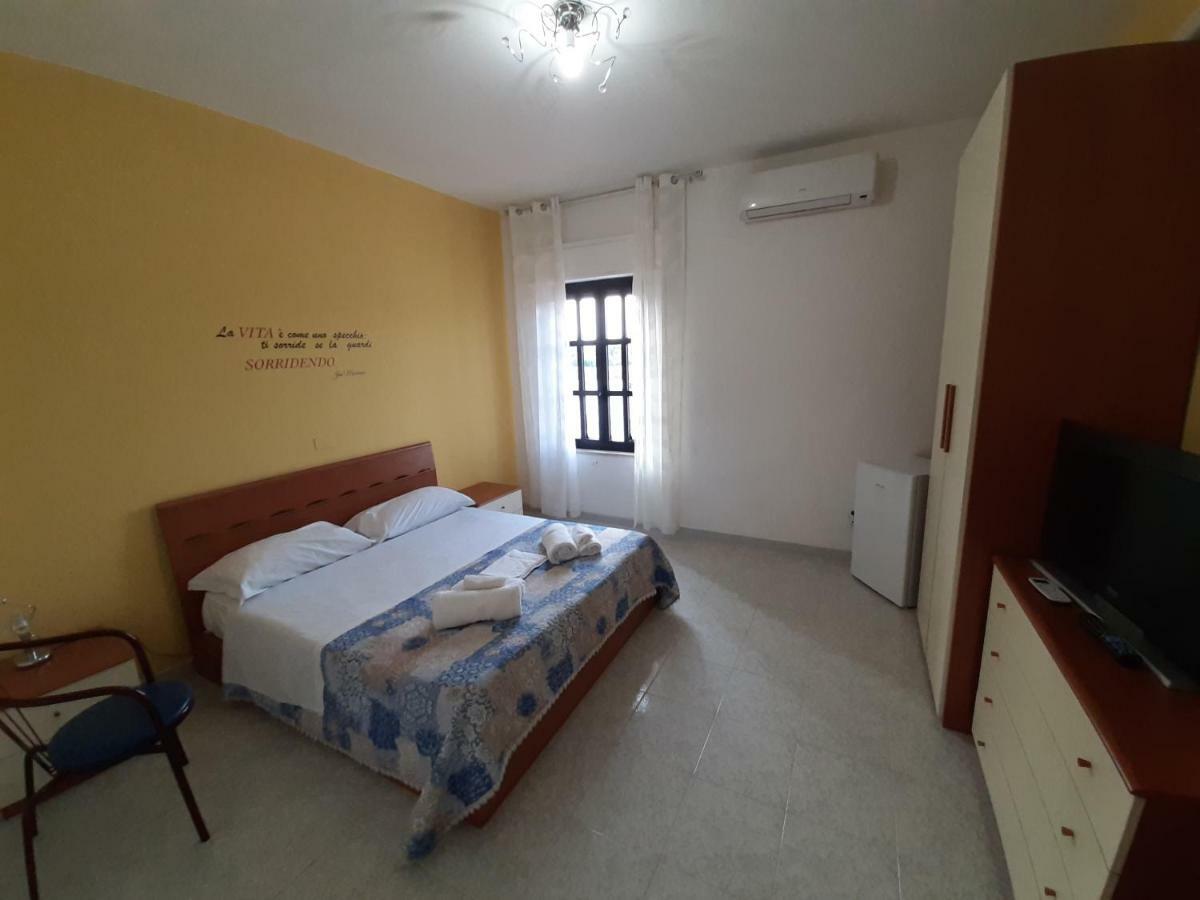 Il Casale Di Zi'Leo Bed & Breakfast Кампомарино Екстериор снимка